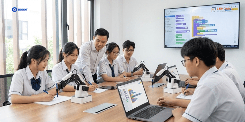 Robot DOBOT Magician trong phòng thí nghiệm STEM Việt Nam