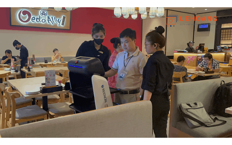 Robot phục vụ KEENON T9 được bàn giao tại nhà hàng Oedo Alley với đội ngũ nhân viên