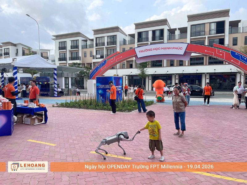 Em nhỏ dắt robot chó Unitree đi dạo tại khuôn viên Trường FPT Millennia trong ngày hội Open Day 2026