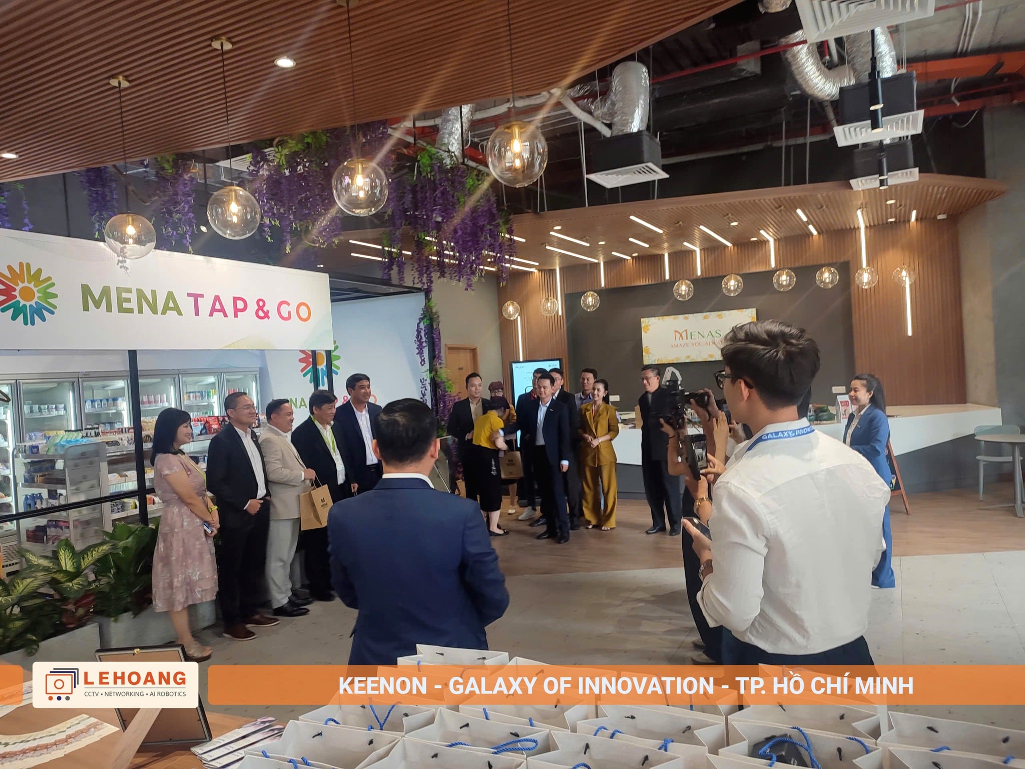 Buổi lễ giới thiệu mô hình siêu thị tự động Menas Tap & Go tại sự kiện Galaxy of Innovation