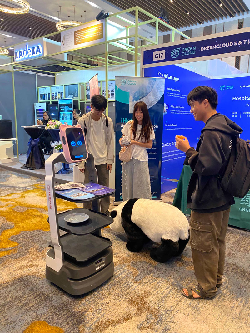 OrionStar LuckiBot – robot phục vụ nhà hàng tại HORECFEX 2026