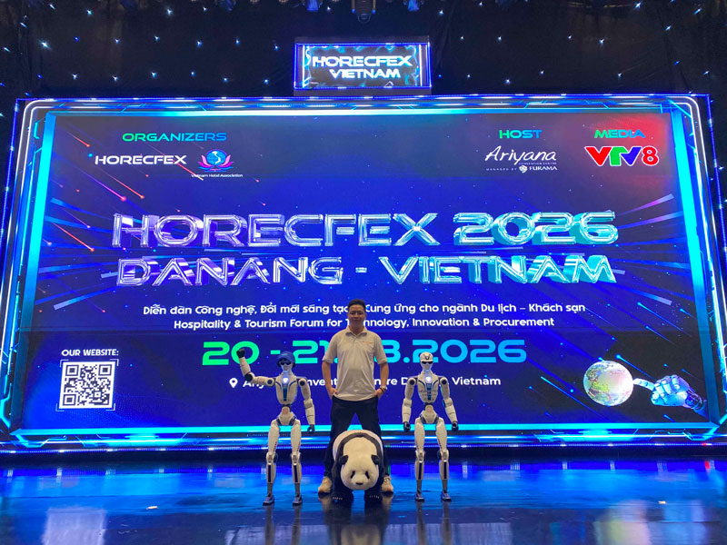 Unitree R1 và Go2 Panda biểu diễn tại lễ khai mạc HORECFEX 2026