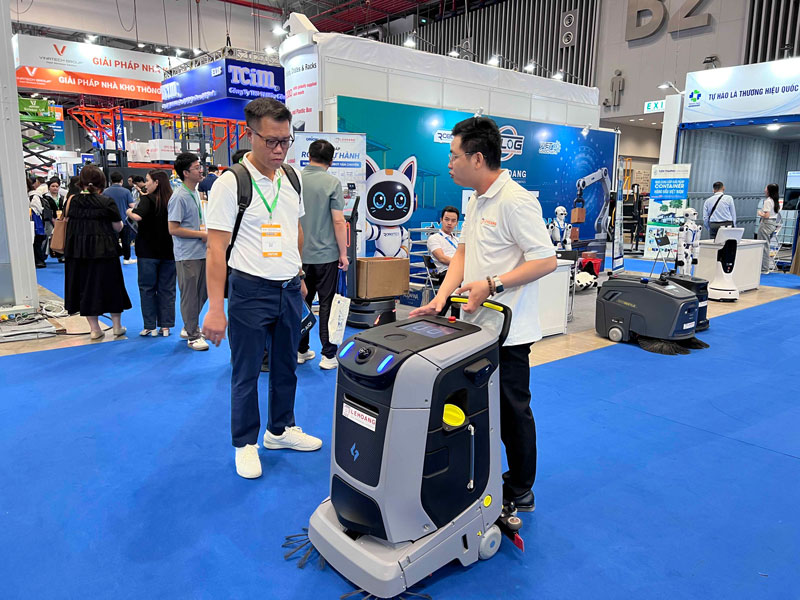 Robot vệ sinh Gausium Mira tại triển lãm VILOG 2026