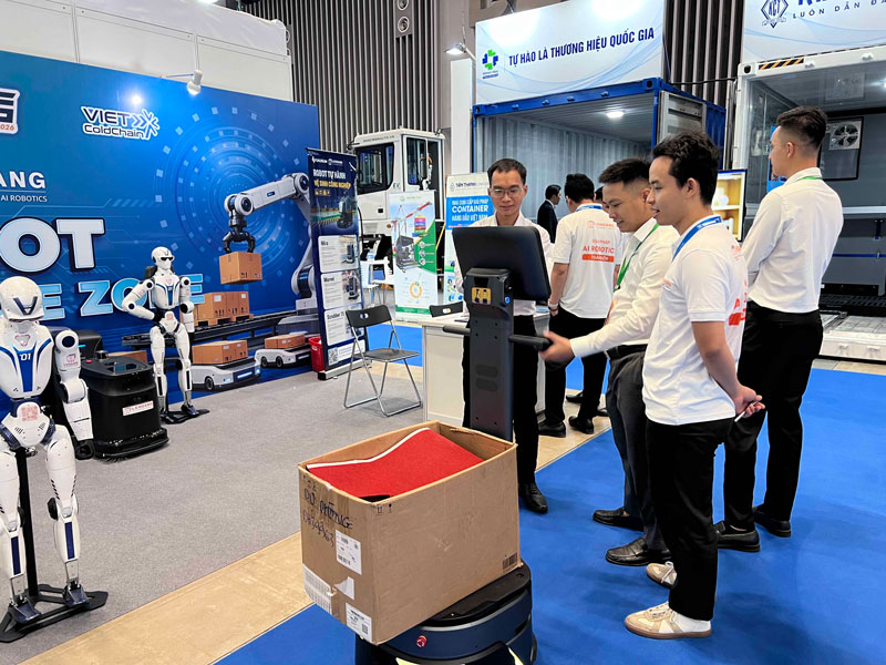 Robot vận chuyển CarryBot và LuckiBot tại VILOG 2026