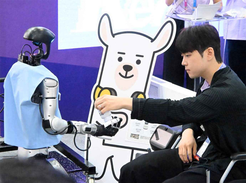 Robot hình người Unitree G1 mang đến giải pháp y tế thông minh đa nhiệm