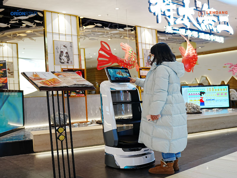 Robot giao hàng LuckiBot Pro: Giải pháp cho nhà hàng
